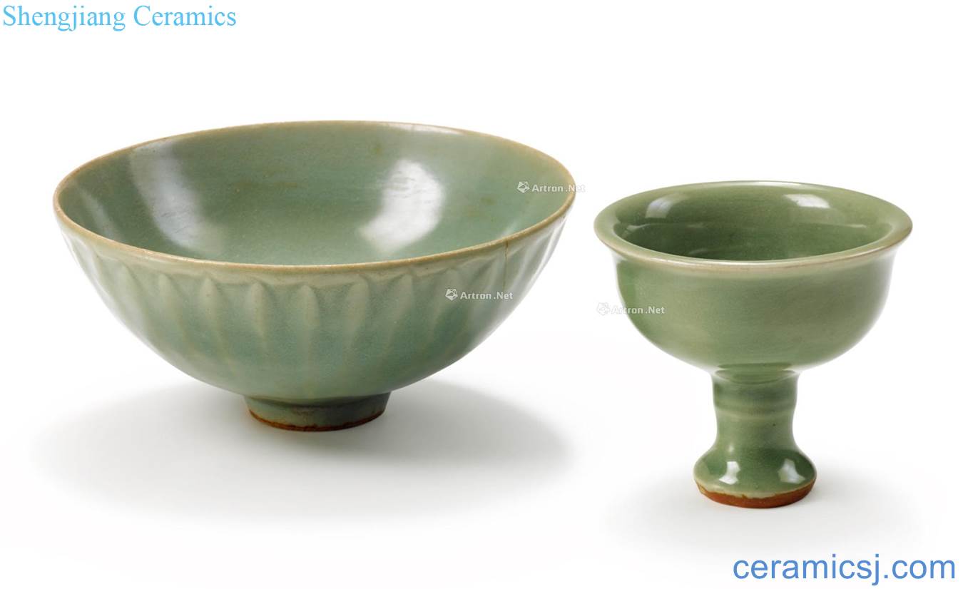 Yuan, Ming Longquan celadon green glaze footed cup and longquan celadon green glaze lotus-shaped green-splashed bowls a group (or two)
