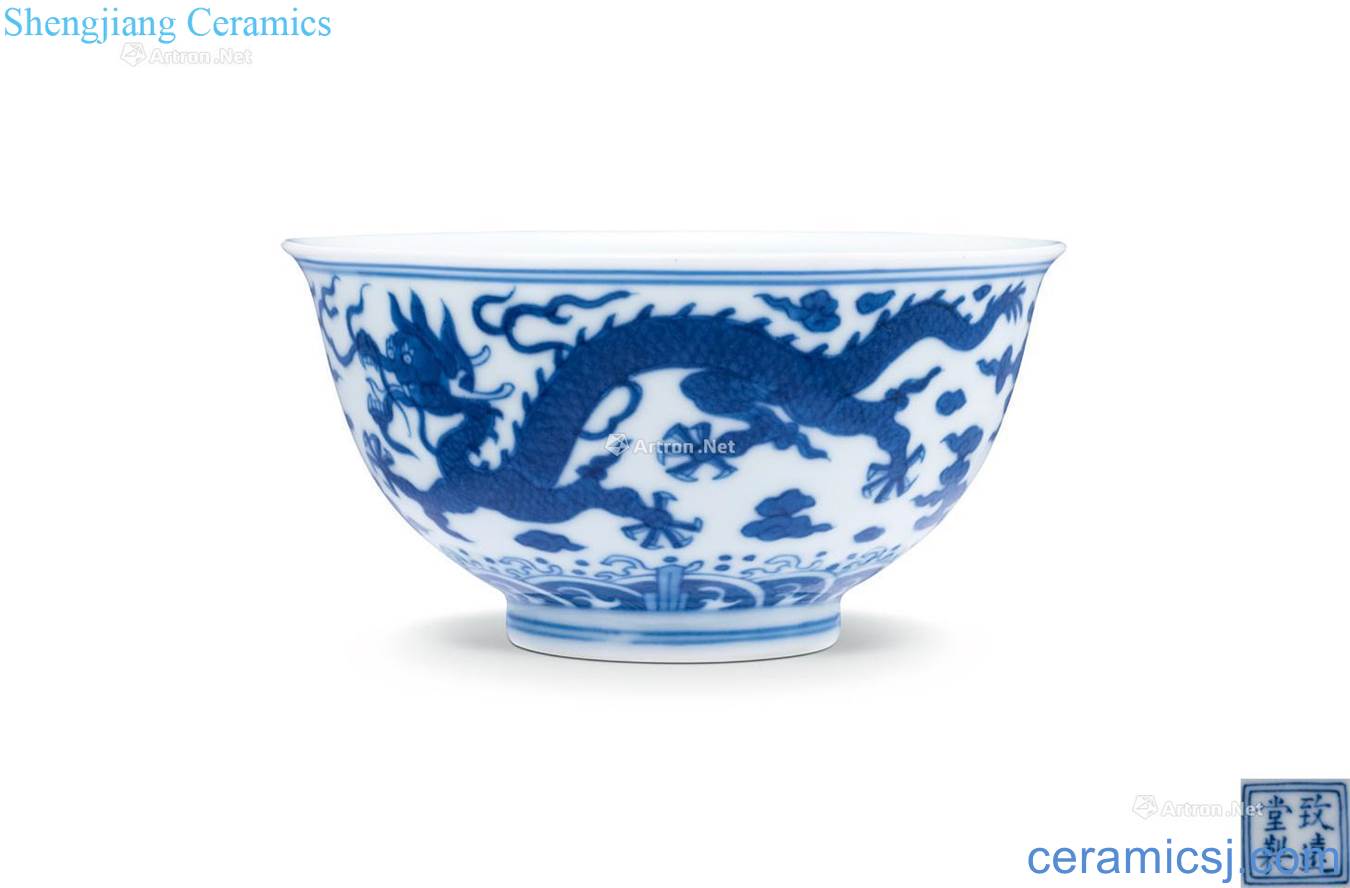 Clear the 18th and 19th century Blue and white YunLongWen bowl
