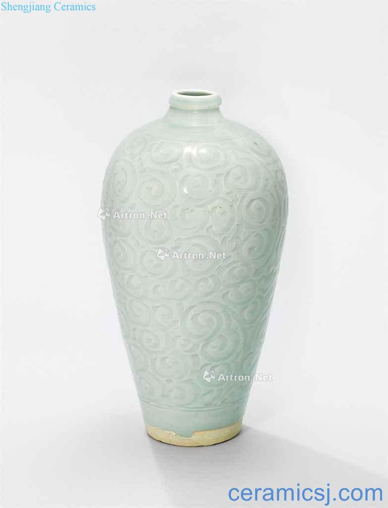 Stuck between the southern song dynasty blue white glaze imitation rhinoceros carved plum bottle