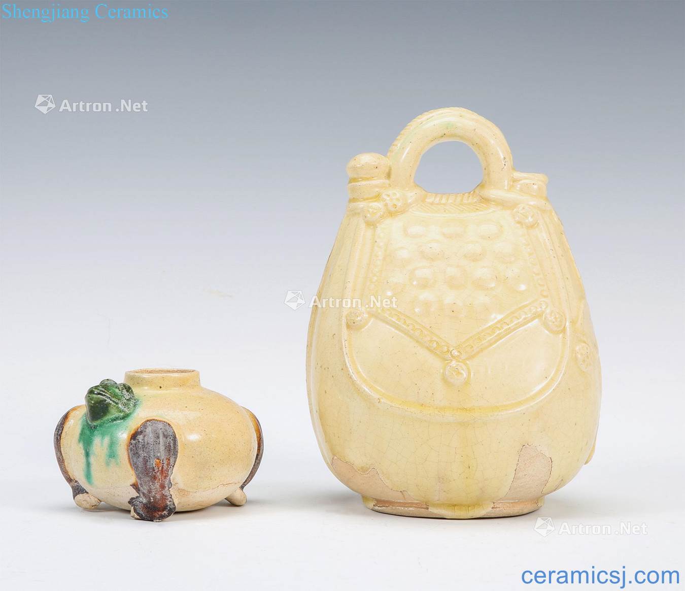 Tang three-color frog shape tank ・ yellow glaze skins pot (2)