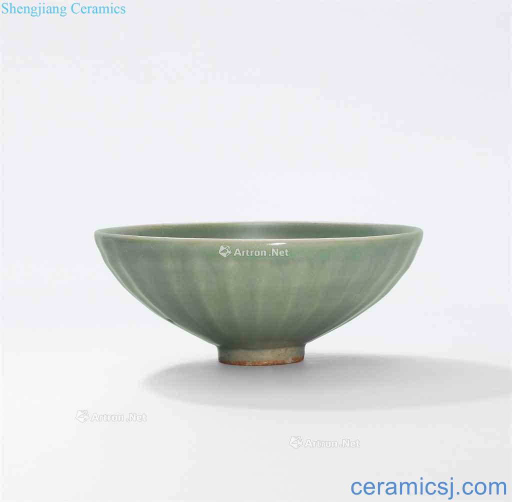 The southern song dynasty Longquan green glaze lotus-shaped 盌