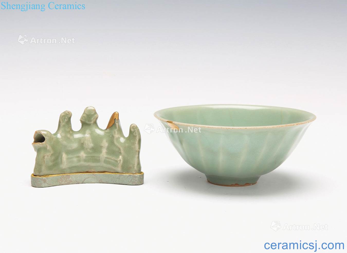 Ming song Longquan celadon glaze pen rack Longquan celadon lotus-shaped bowl (2)