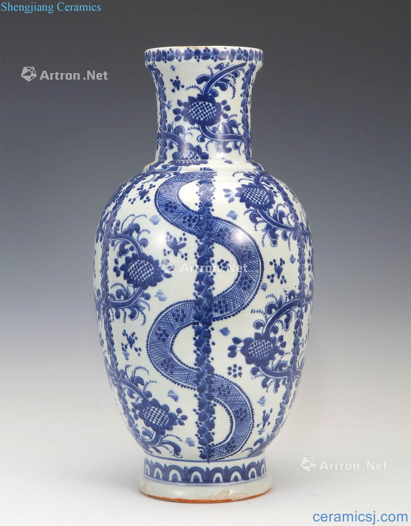 Qing dynasty blue and white flower grain big bottle