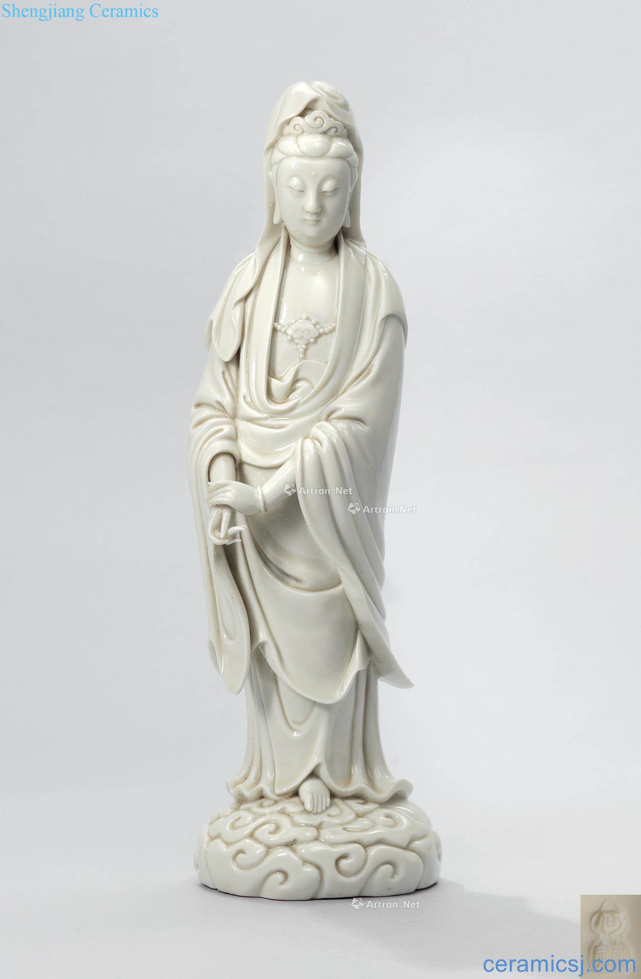 The late Ming dynasty dehua white glaze guanyin stands resemble