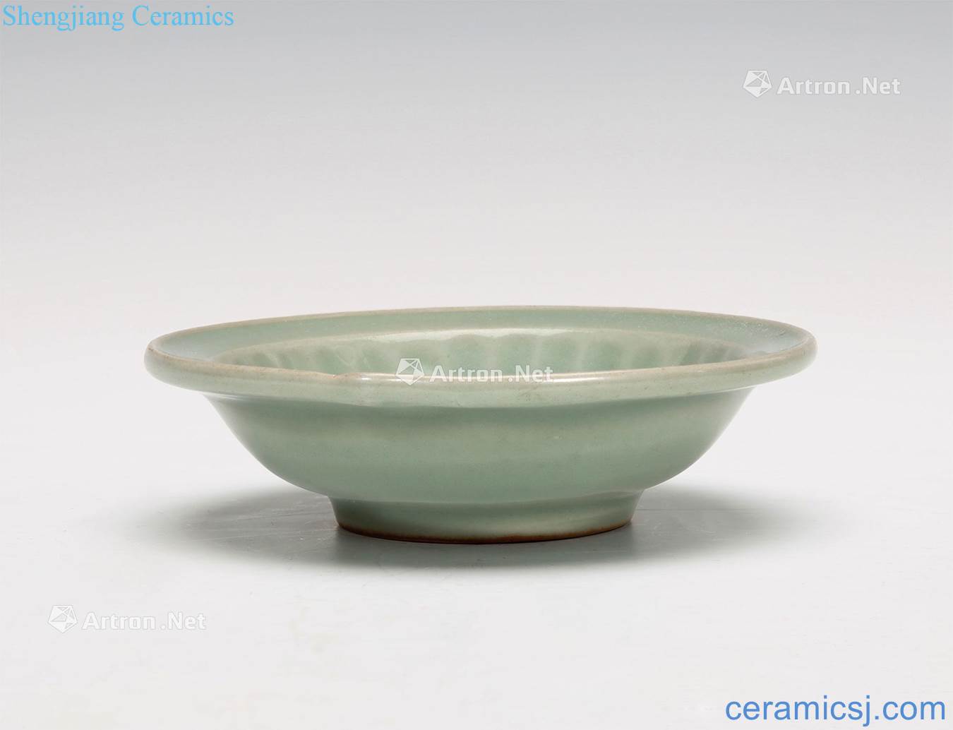 The song dynasty Longquan celadon lotus valve plate