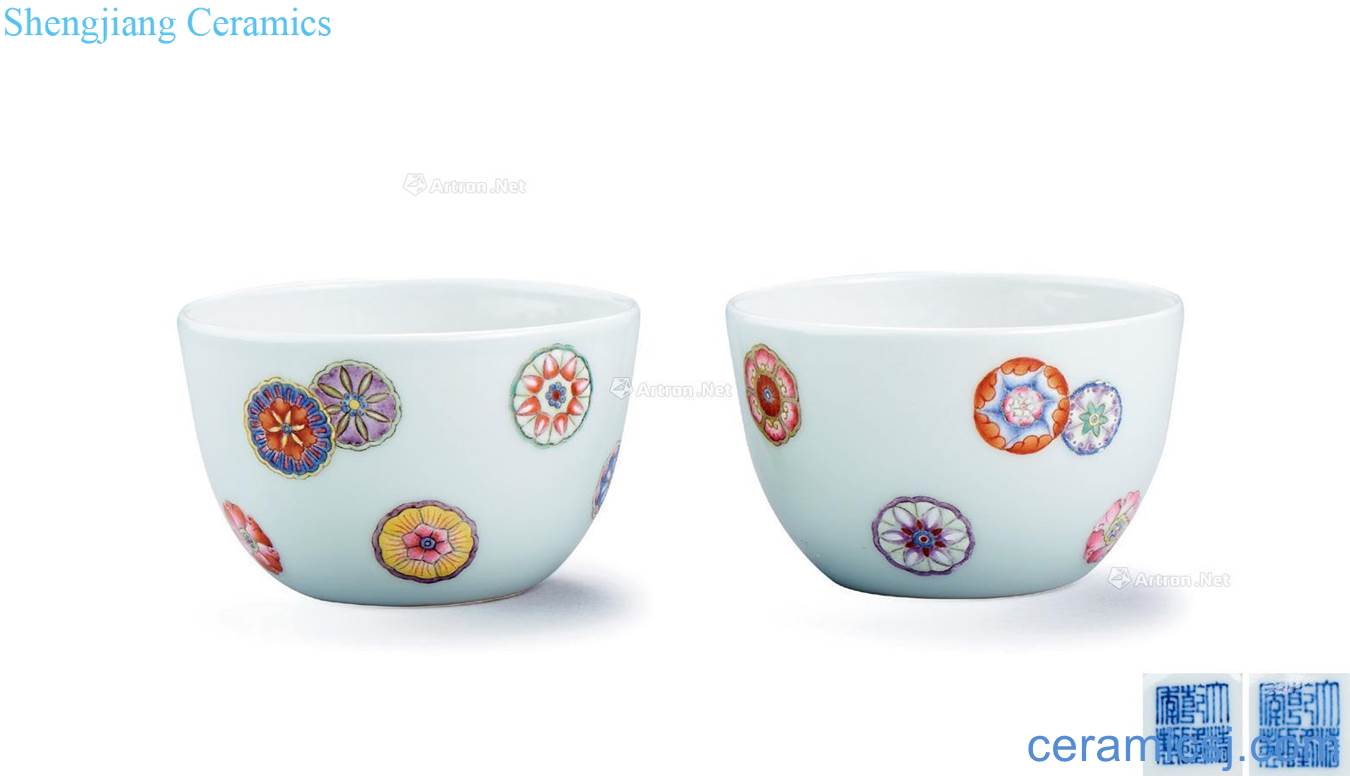 Qing qianlong pastel "flower ball" small cup (a)
