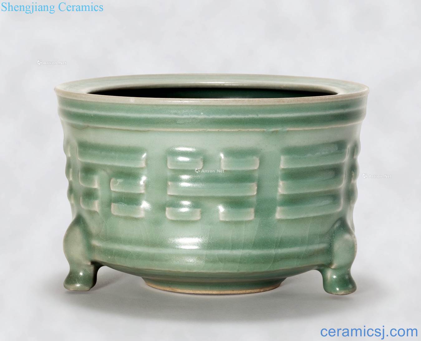 The southern song dynasty Longquan green glaze gossip grain furnace with three legs