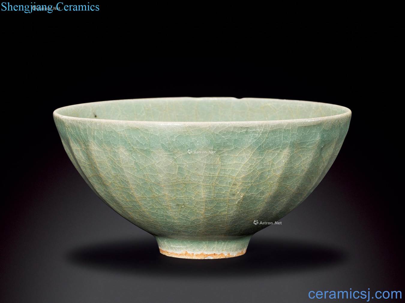 The song dynasty Longquan chrysanthemum petals green-splashed bowls