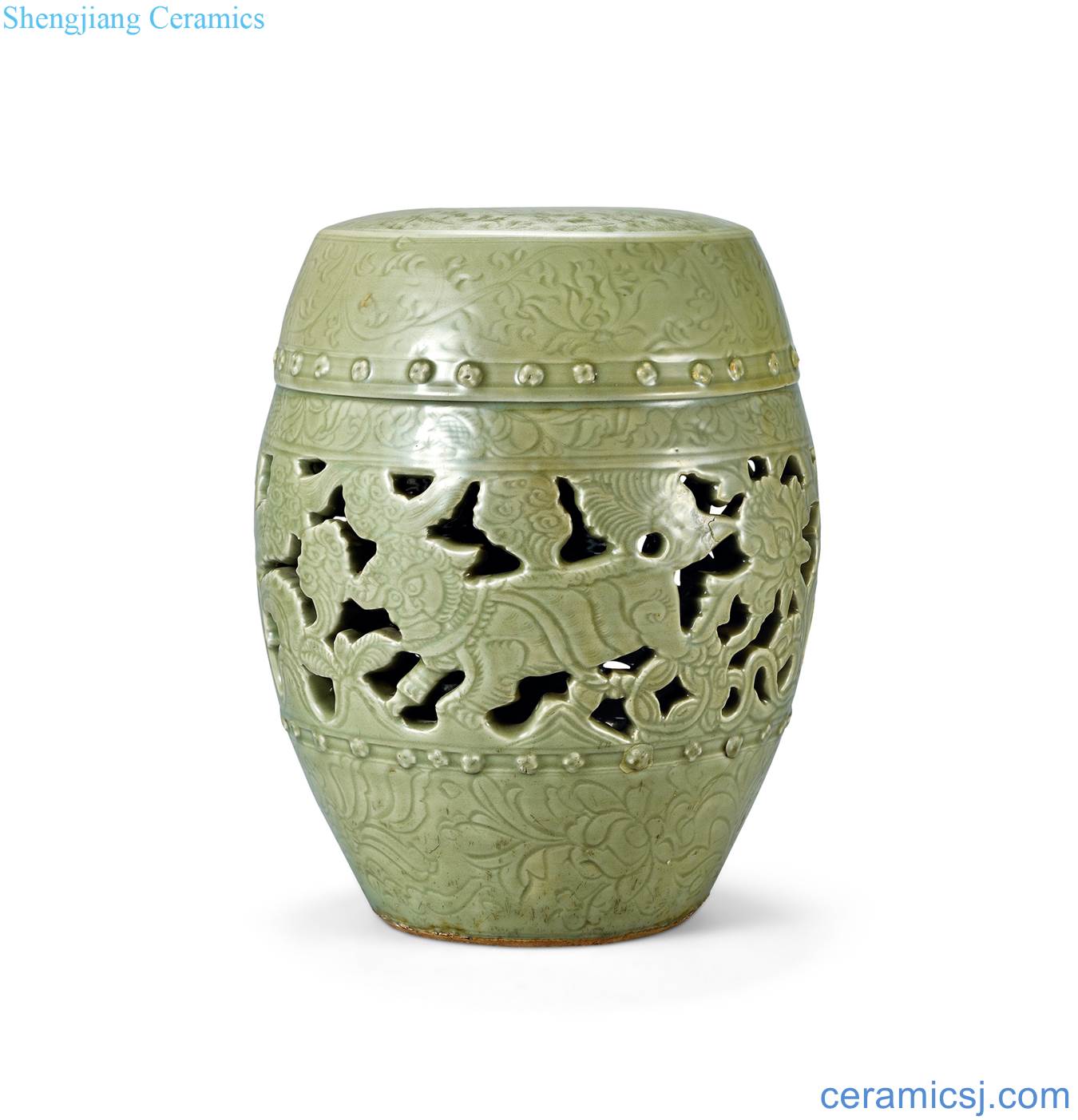 In the 16th century Longquan celadon hollow carved lion ball grain sit pier