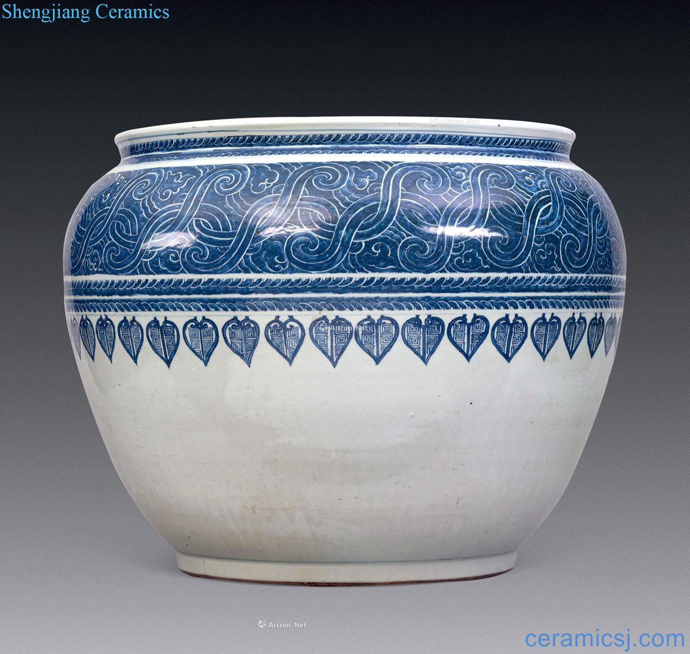Blue and white in the qing emperor kangxi grain big fish tank