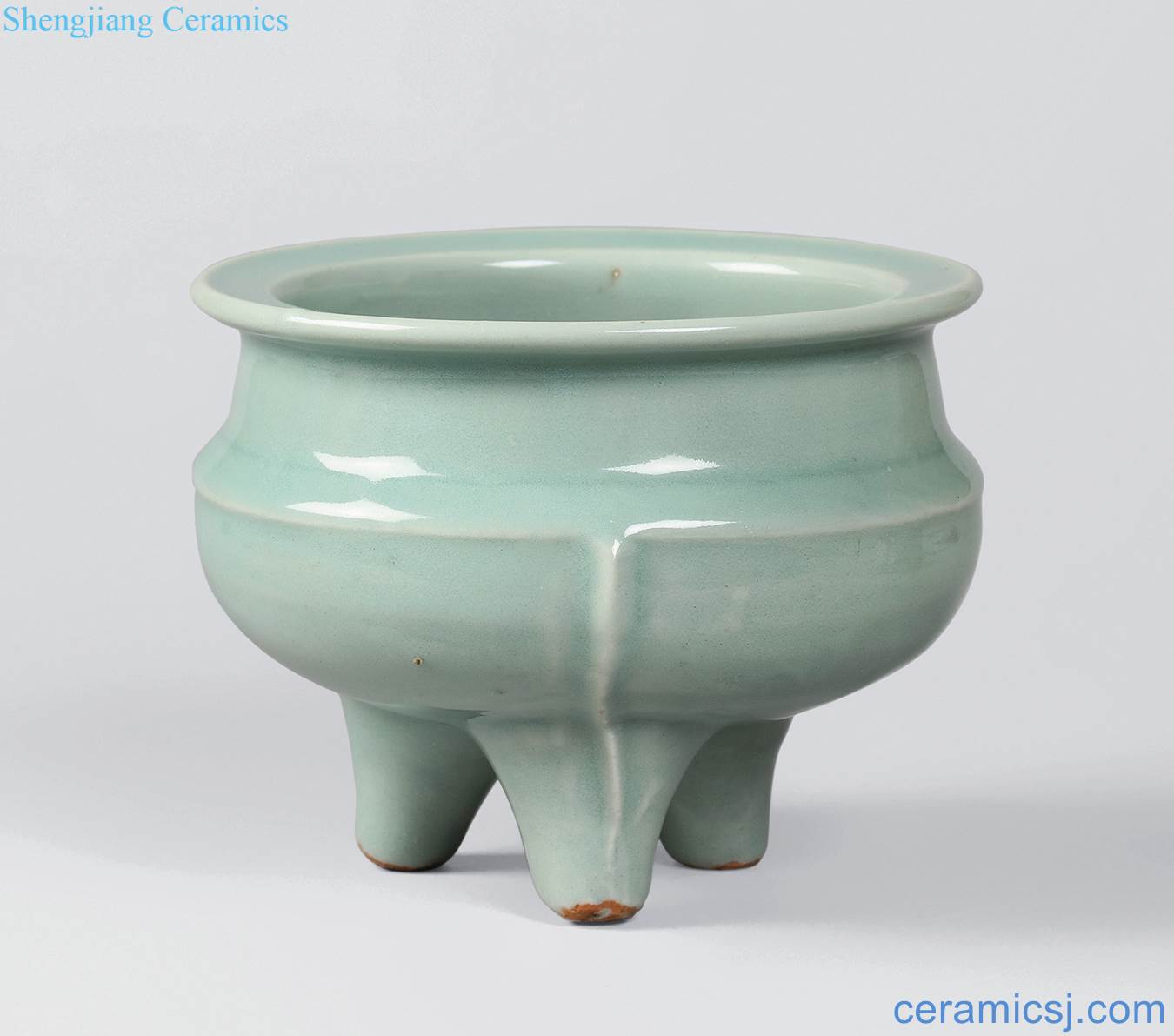 The southern song dynasty (1127-1279), longquan celadon green glaze by furnace