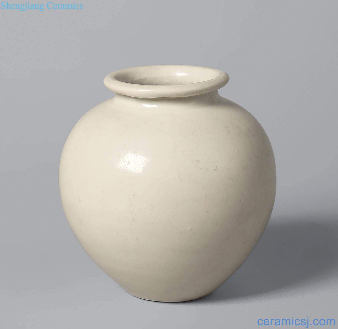 The tang dynasty (618-907) xing kiln white glazed pot