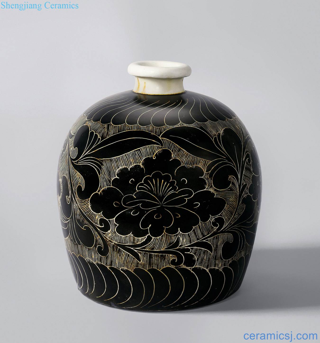 Northern song dynasty (960-1127) magnetic state kiln black scratching peony grains bottle