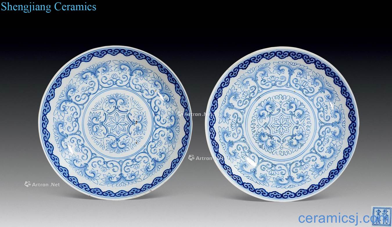 Qing dynasty blue and white flower pattern plate (a)