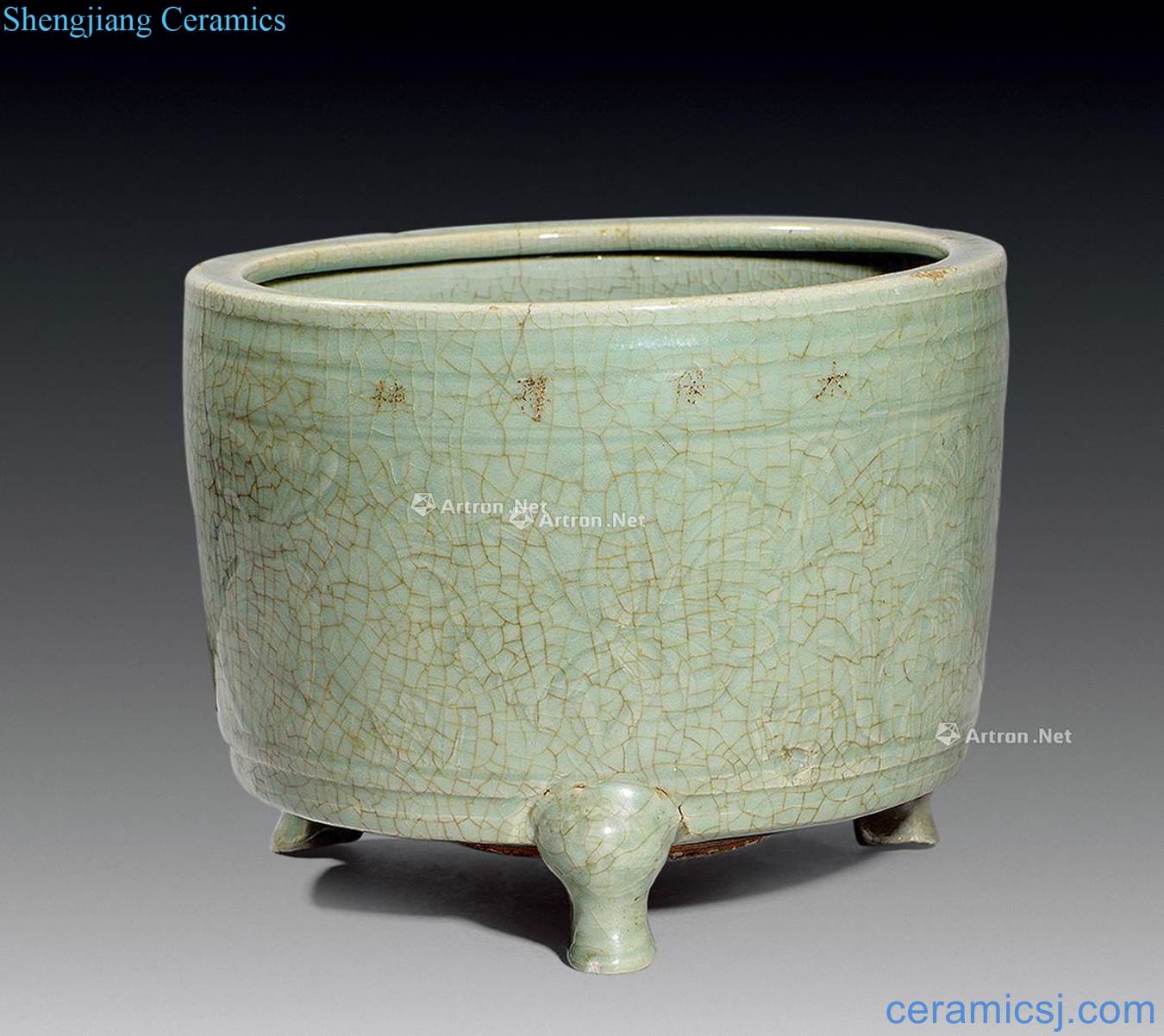 Ming Longquan green glaze cut three big furnace