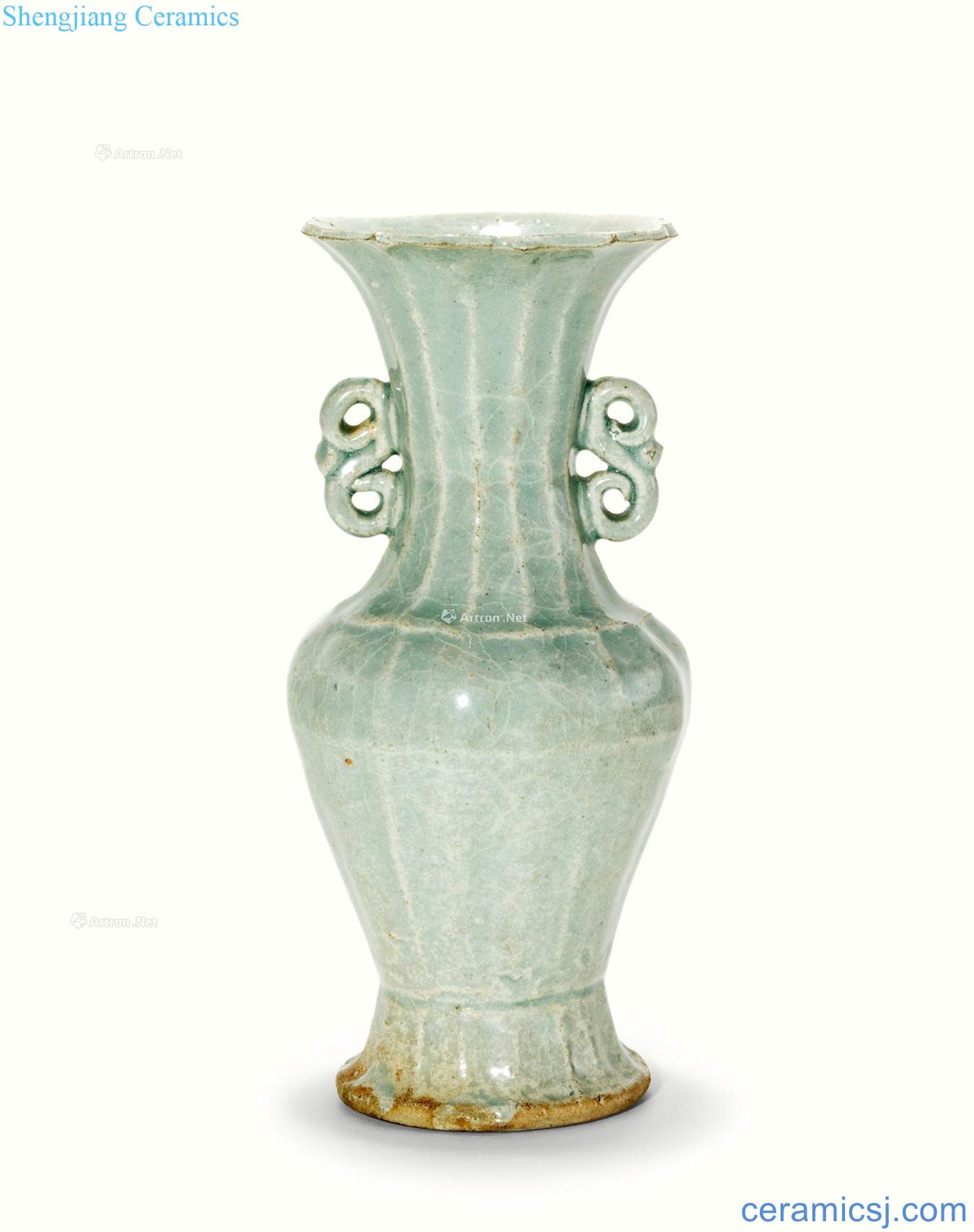 Yuan dynasty shadow blue glaze ears mouth bottle