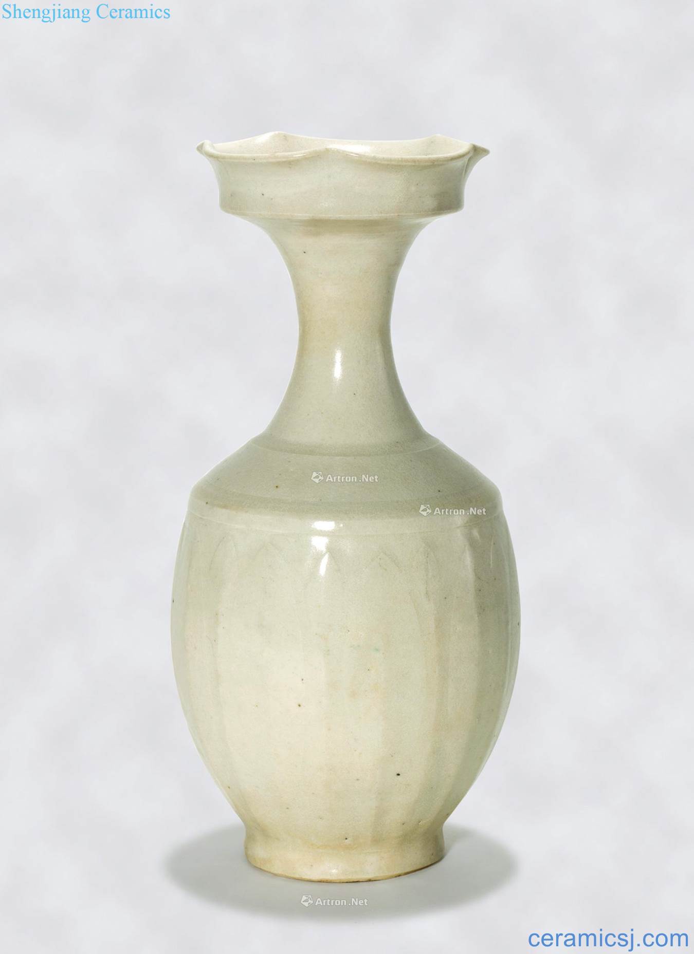 The song dynasty White glazed dish buccal bottle