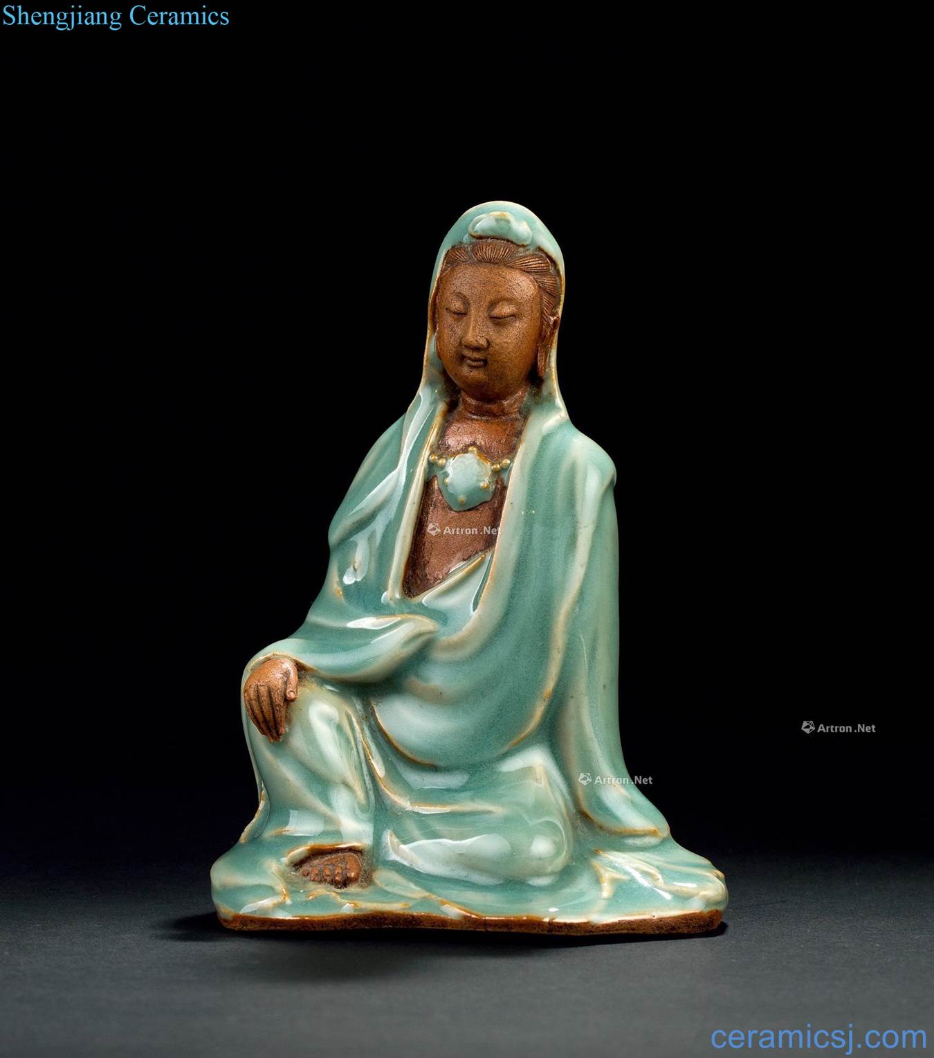 In the Ming dynasty (1368-1644) like longquan celadon guan Yin