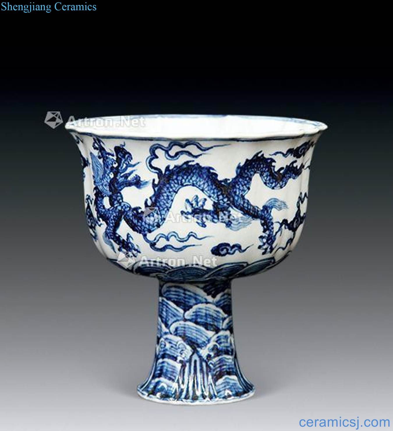 Ming xuande Blue and white dragon footed bowl