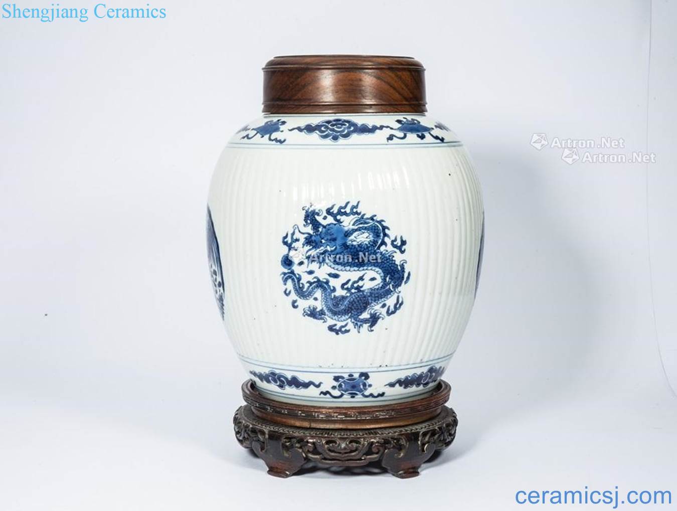 In the qing dynasty Dragon group chicken blue and white POTS