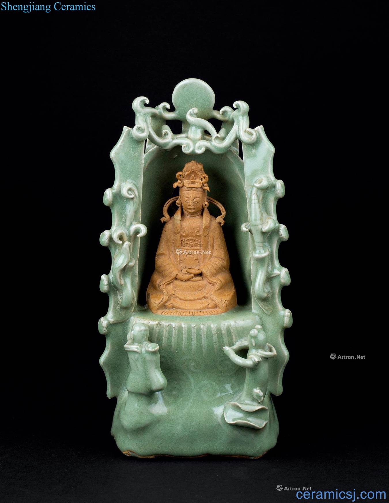 In the Ming dynasty (1368-1644), longquan celadon Lou guan Yin