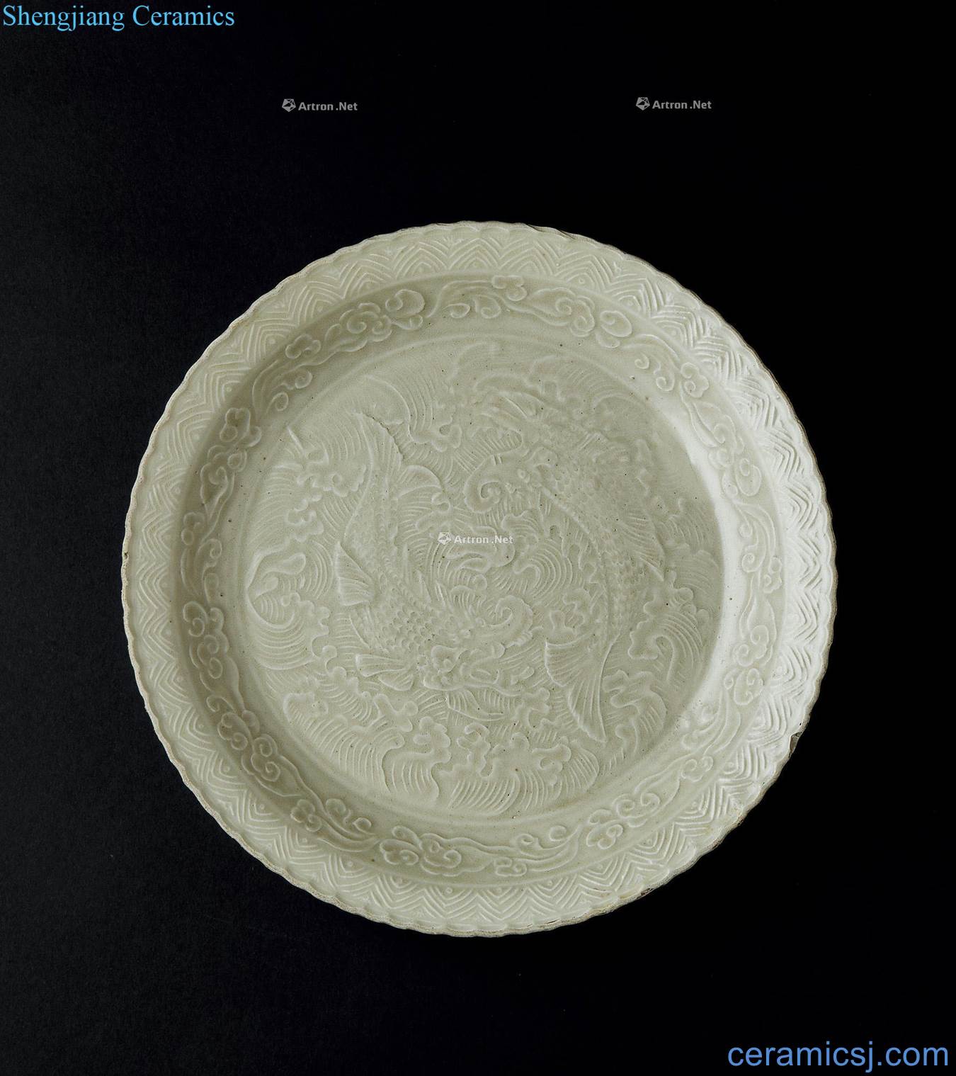 The song dynasty (960-1279), kiln porcelain carved seawater Pisces grain flower mouth plate edges
