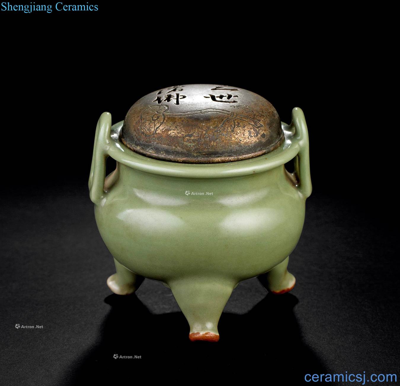 Yuan dynasty (1279-1368), longquan celadon ears three-legged censer