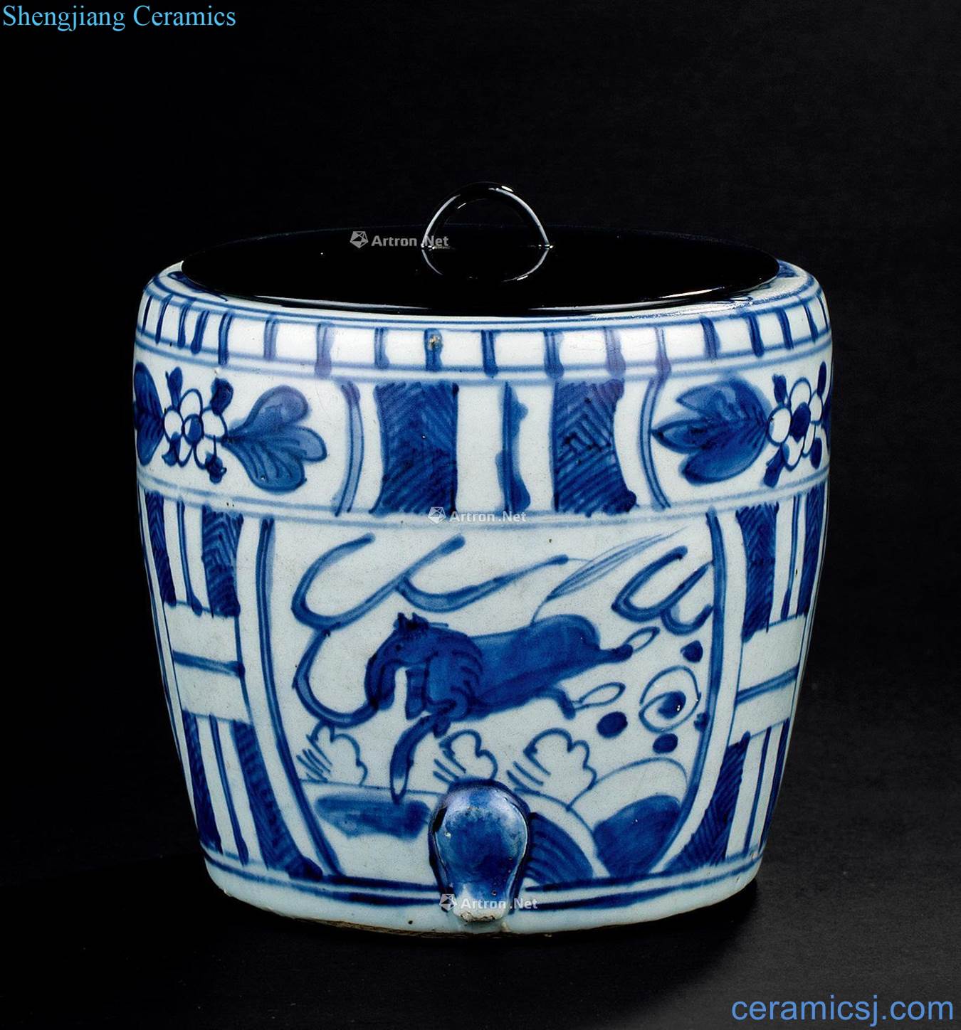 In the Ming dynasty (1368-1644) blue and white horse medallion WenXiangLu