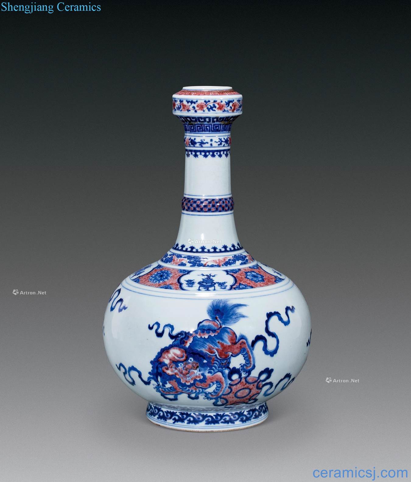 Qianlong blue-and-white youligong red lion grain washing bottle mouth