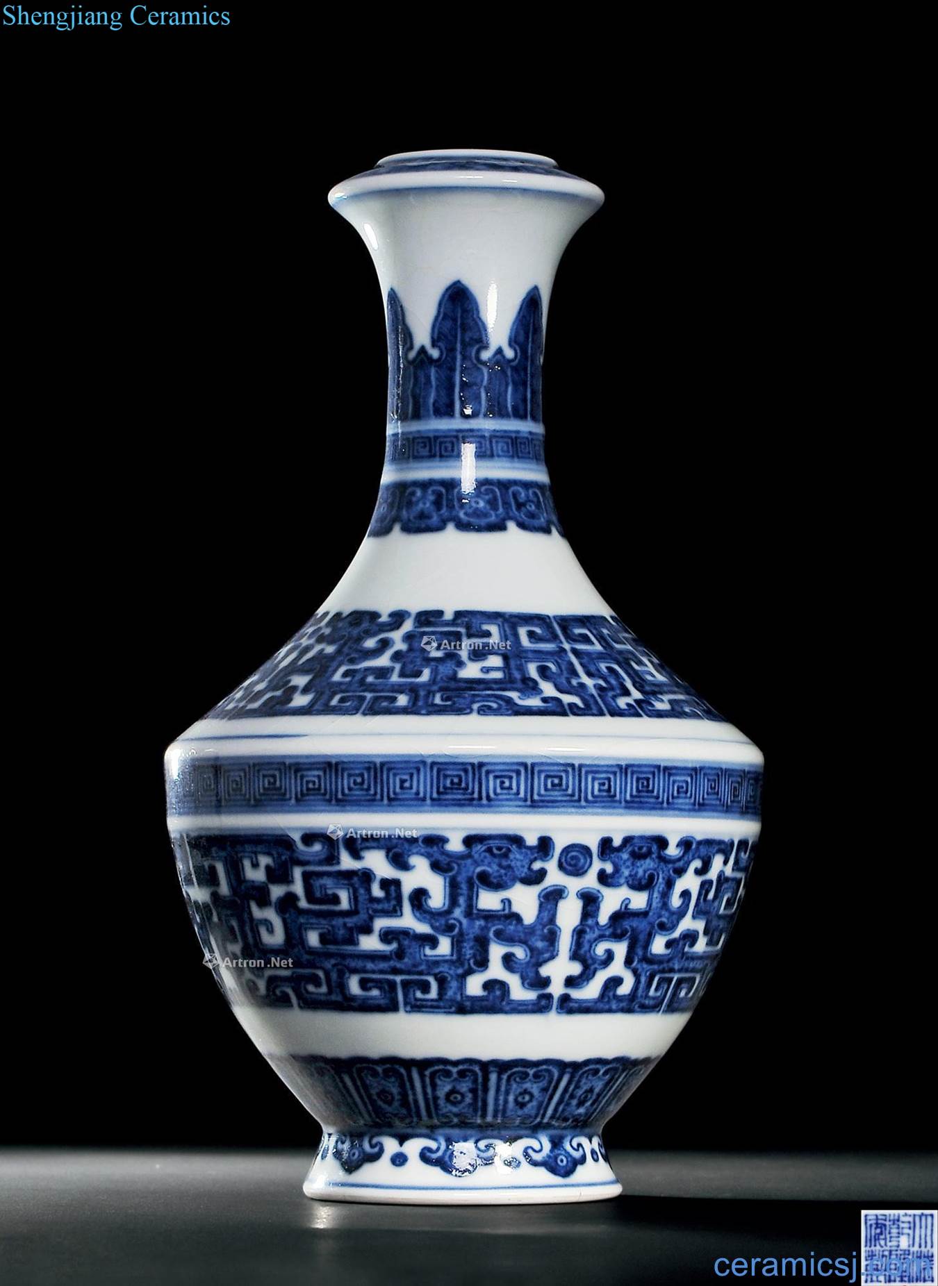 Qing qianlong Blue and white dragon grain tureen