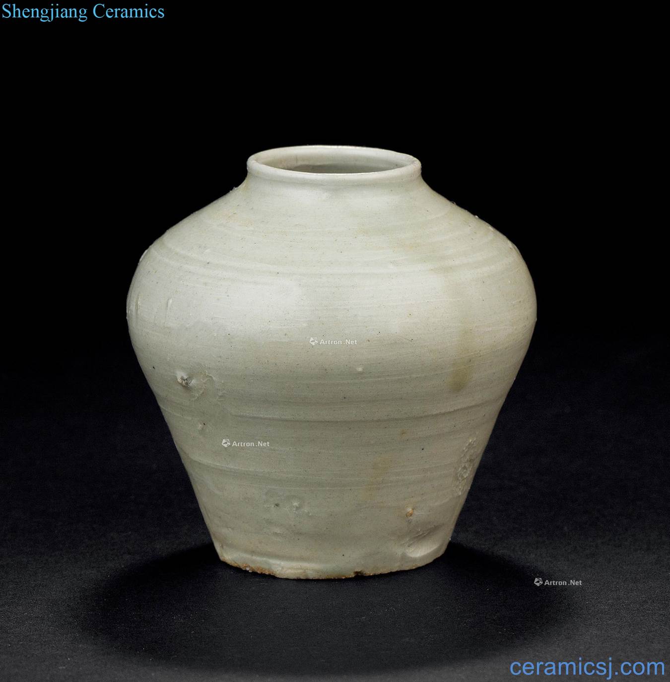 The song dynasty (960-1279), kiln white porcelain pot