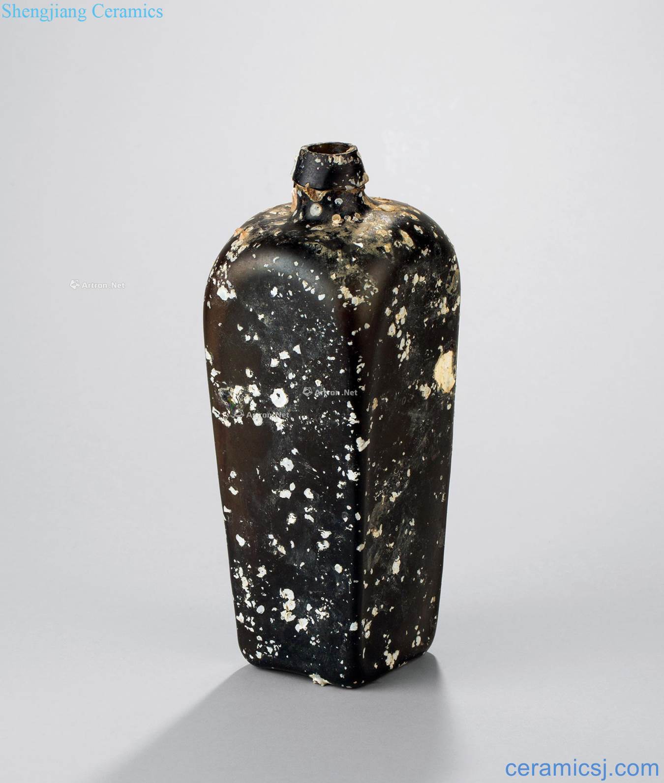 The song dynasty (960-1279), the glass bottle