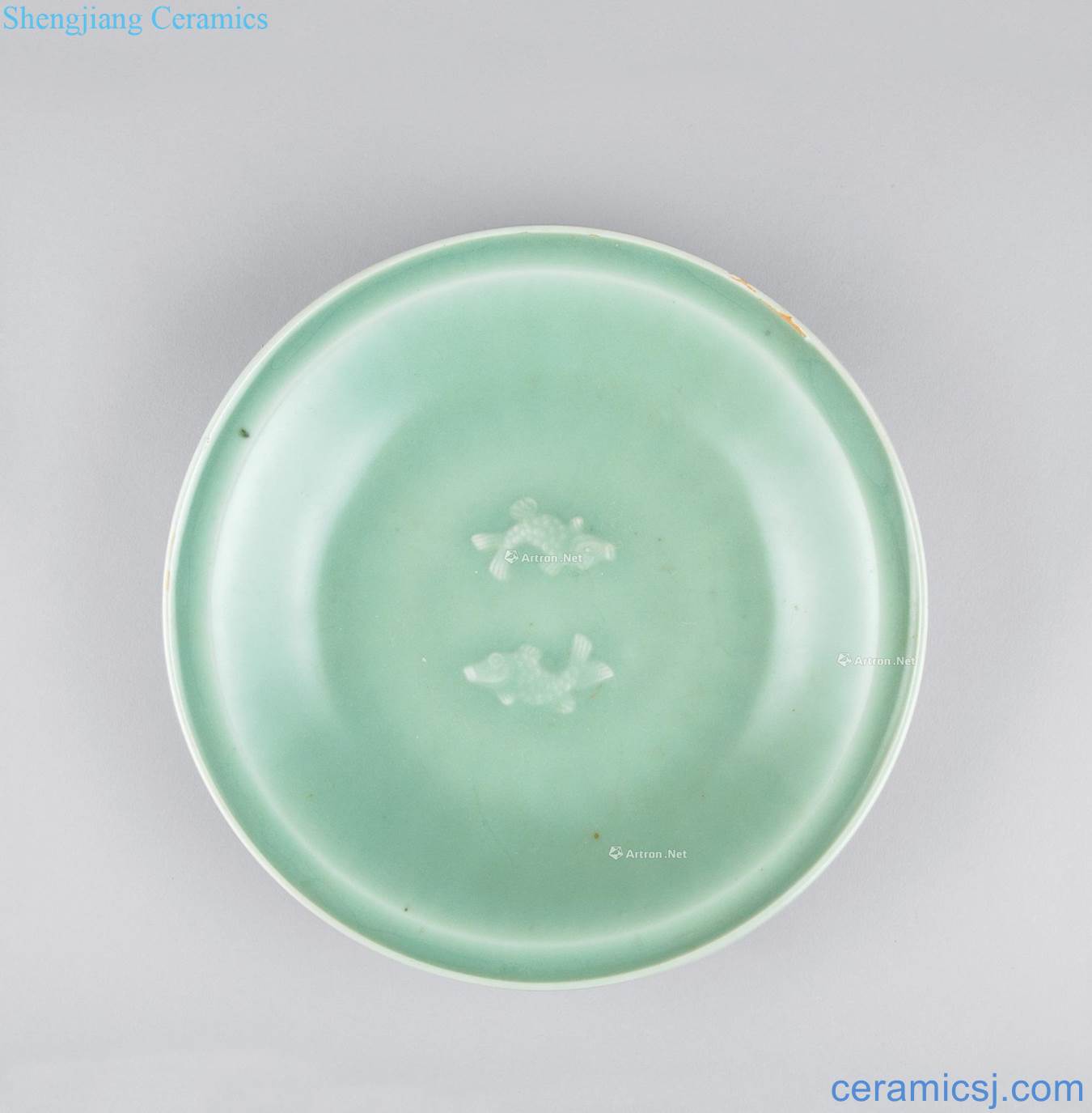 The southern song dynasty (1127-1279), longquan celadon Pisces grain lotus-shaped plate