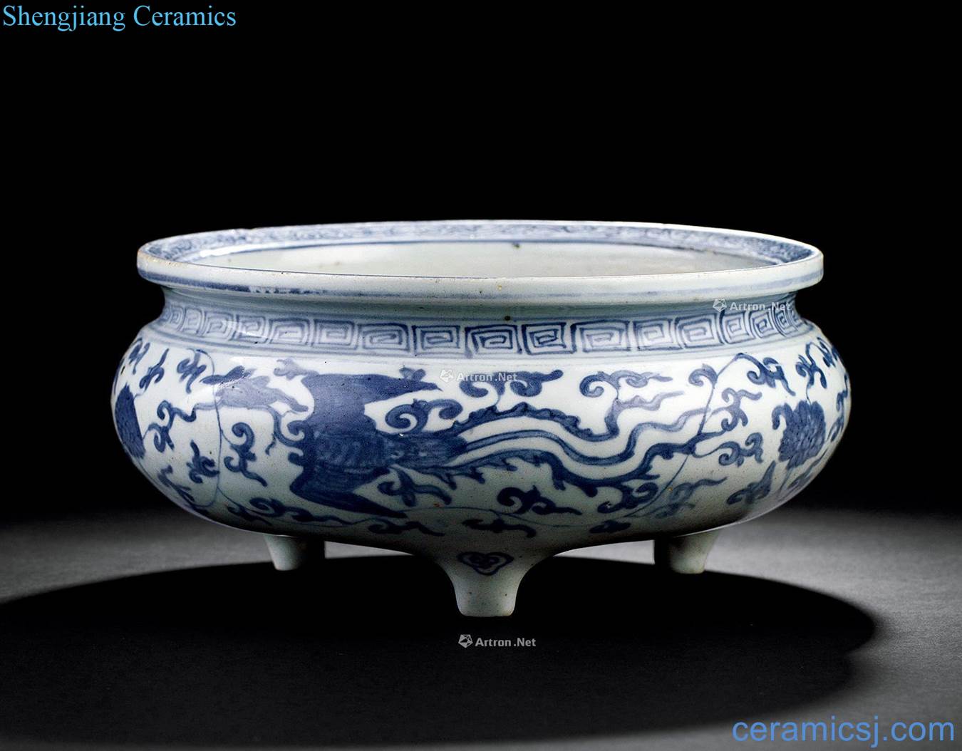 In the Ming dynasty (1368-1644) blue and white grain three-legged incense burner