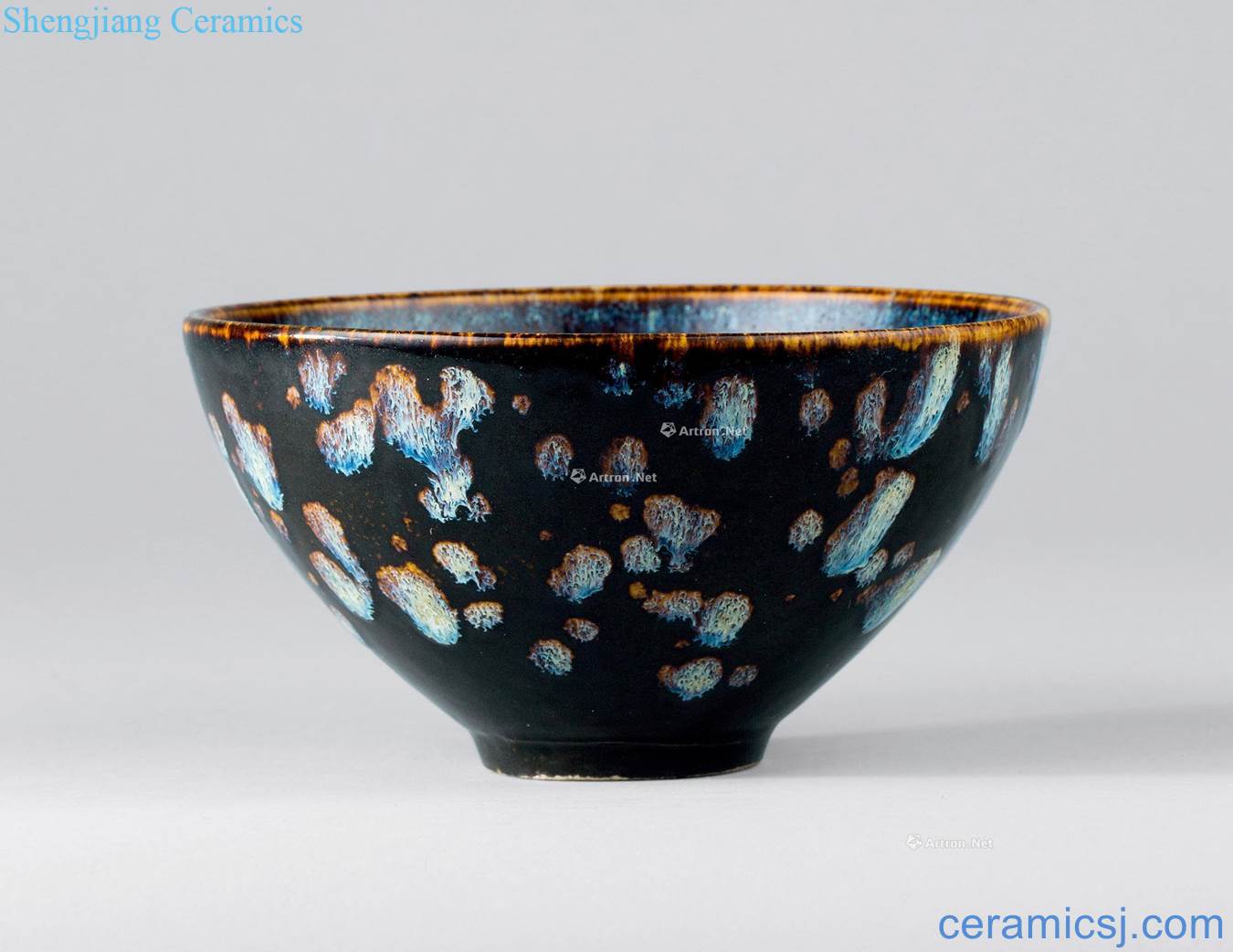 The song dynasty (960-1279) bowl of jizhou kiln decorative pattern