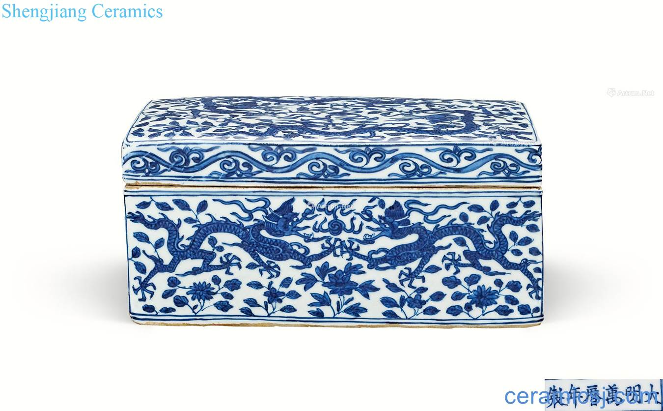 In the Ming dynasty Blue and white dragon wear floral print boxes