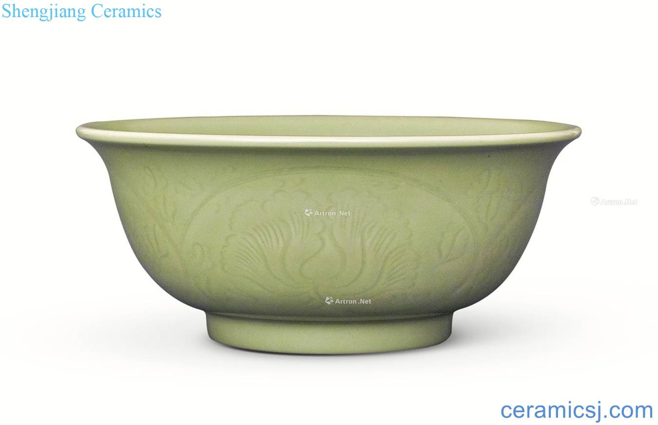 In the Ming dynasty Dark hand-cut longquan celadon bowls