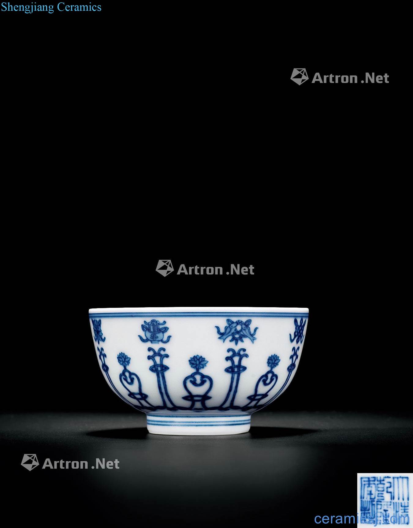 Qing qianlong Blue and white sweet green-splashed bowls