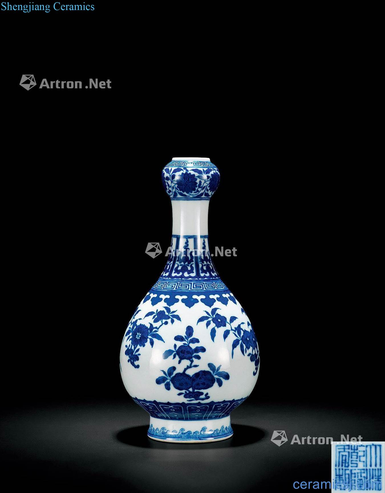 Qing dynasty blue-and-white sanduo grain bottle of garlic