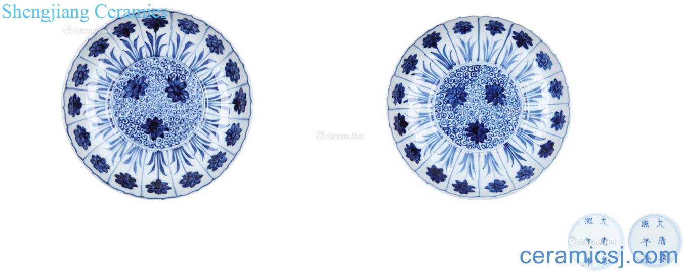 Blue and white petals tray of the reign of emperor kangxi (a)