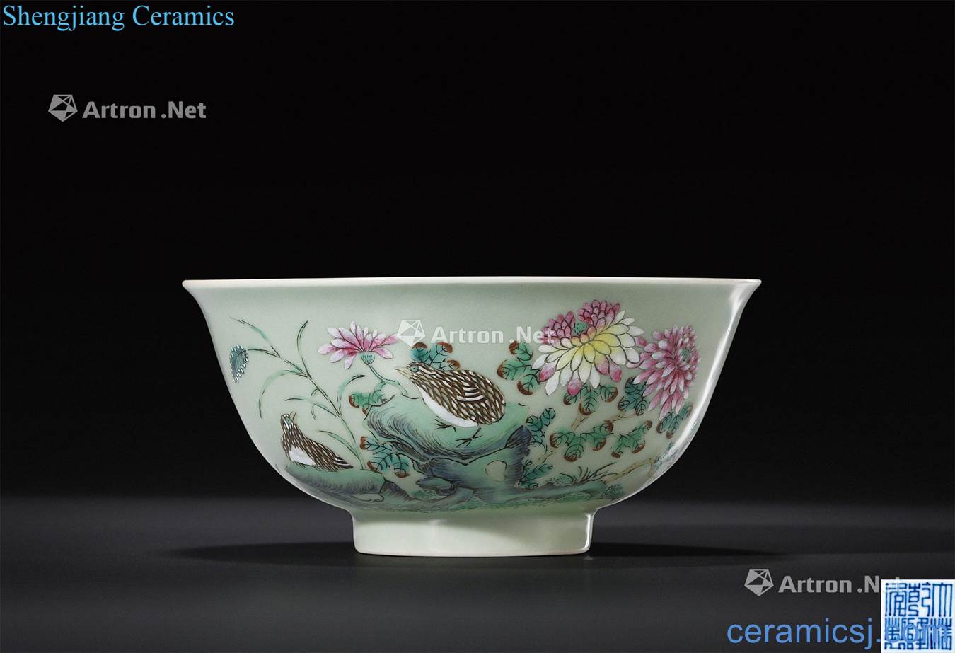 Qing qianlong Holly glaze enamel figure bowl to live and work in peace and contentment