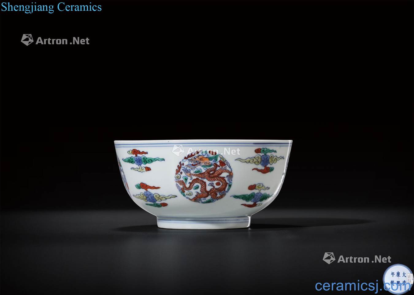 The qing emperor kangxi CaiTuan dragon fights blue and white dragon bowl