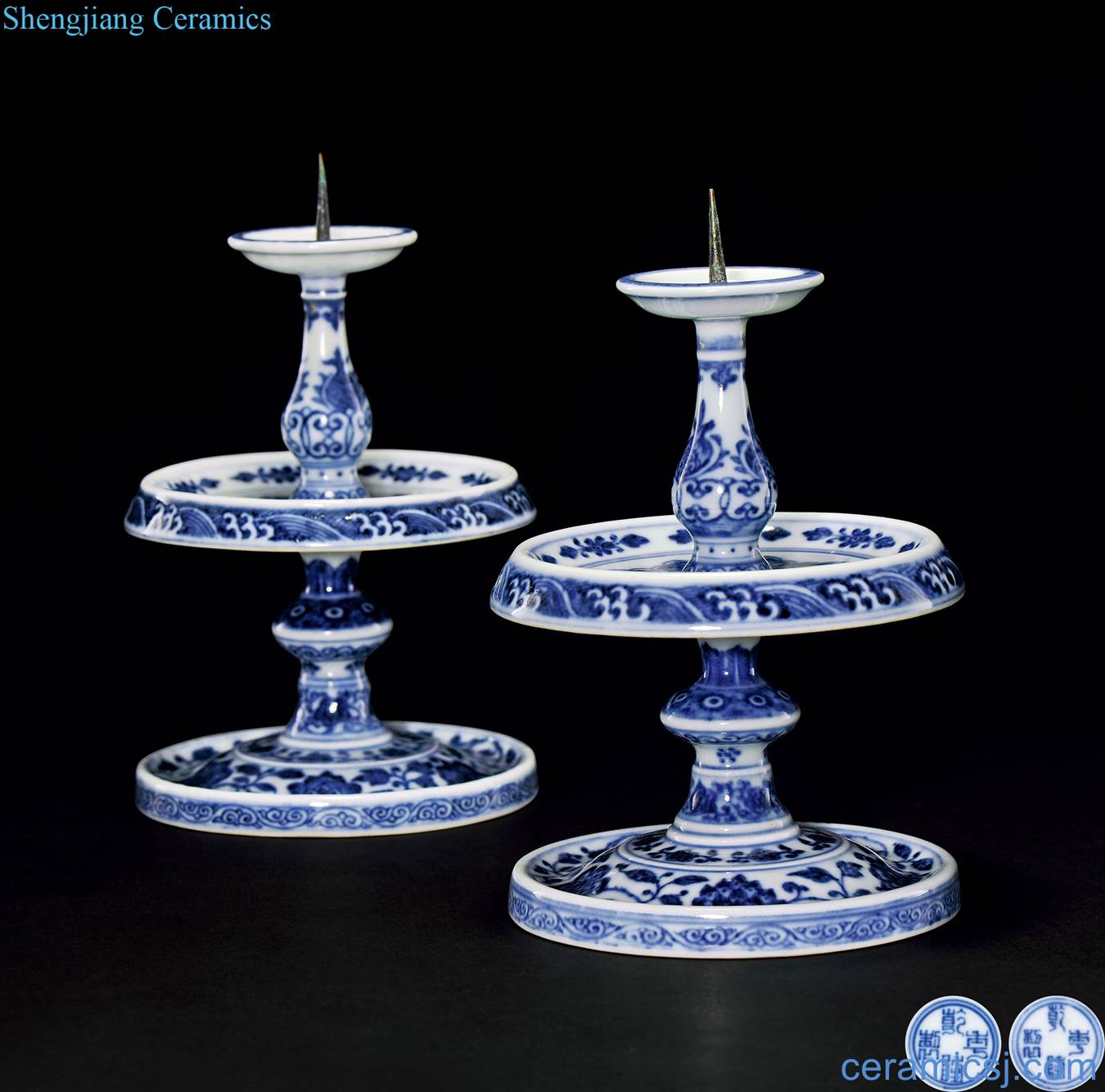 Qing qianlong Blue and white tie up branch lotus grain candlestick (a)