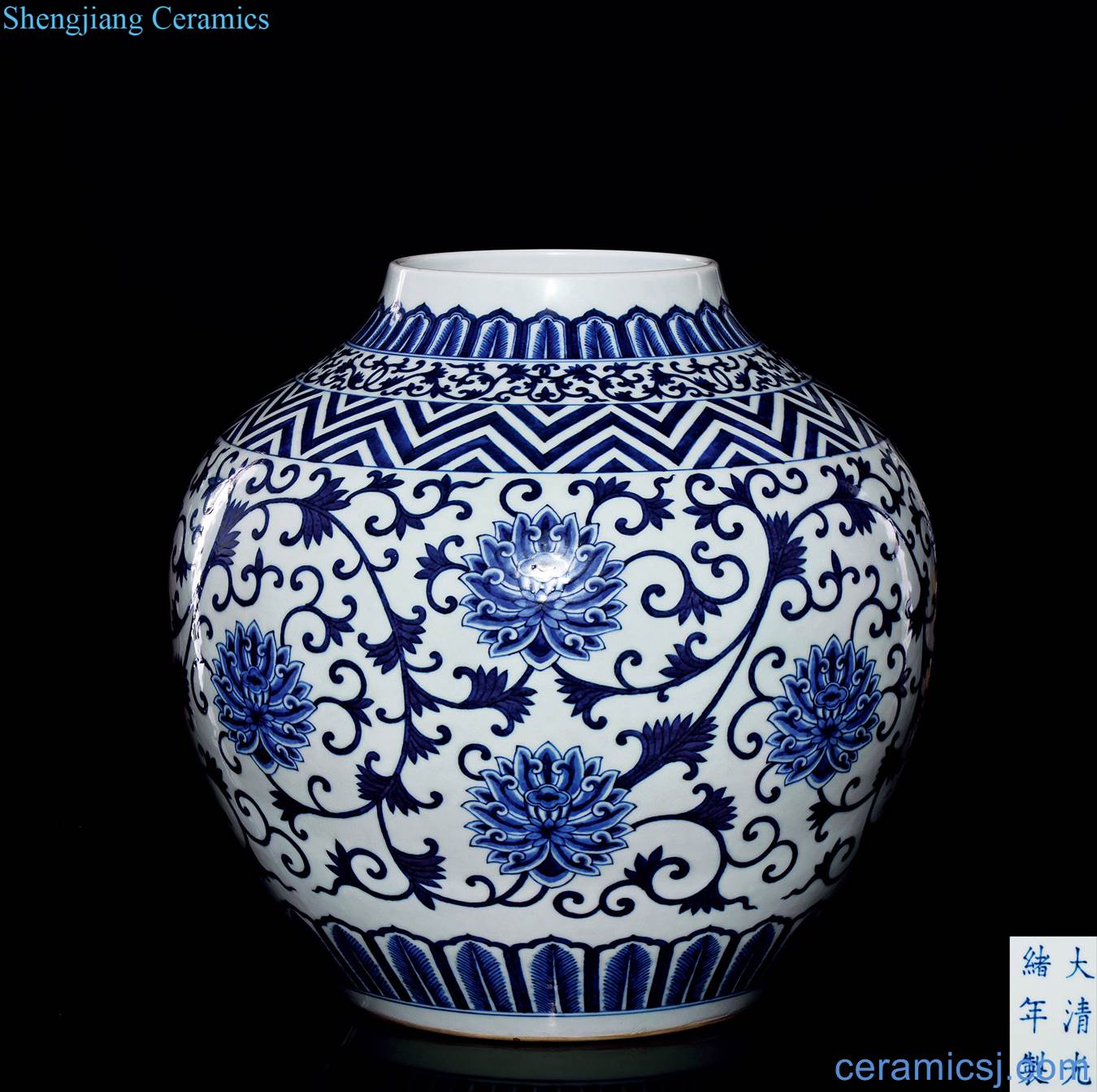 Qing guangxu Blue and white flower pot