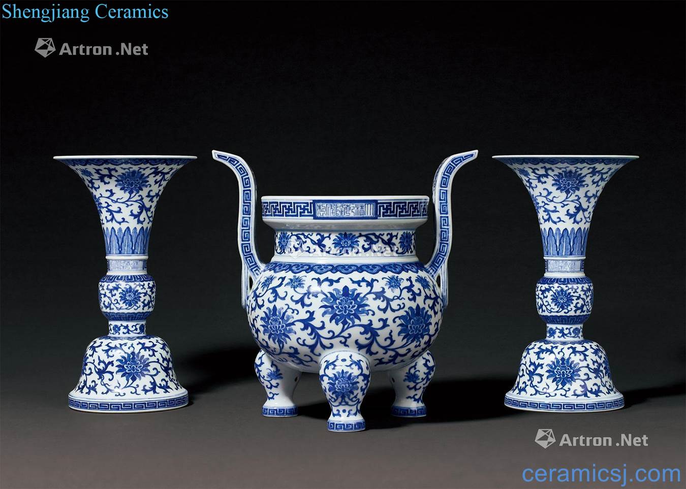 Qing qianlong Blue and white tie up branch lotus flower vase with grain, the crown ear furnace (a group of three)