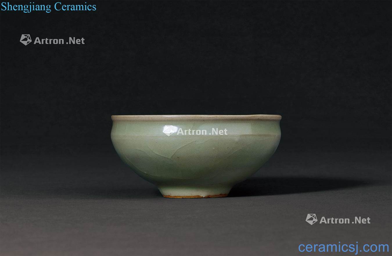 yuan Longquan celadon glaze beam mouth bowl