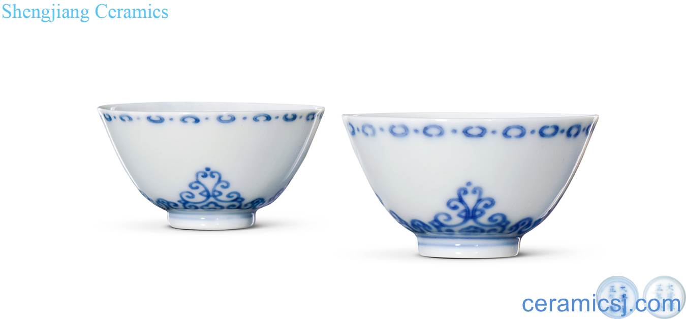 Blue and white penetration of qing yongzheng flowers small cup (a)