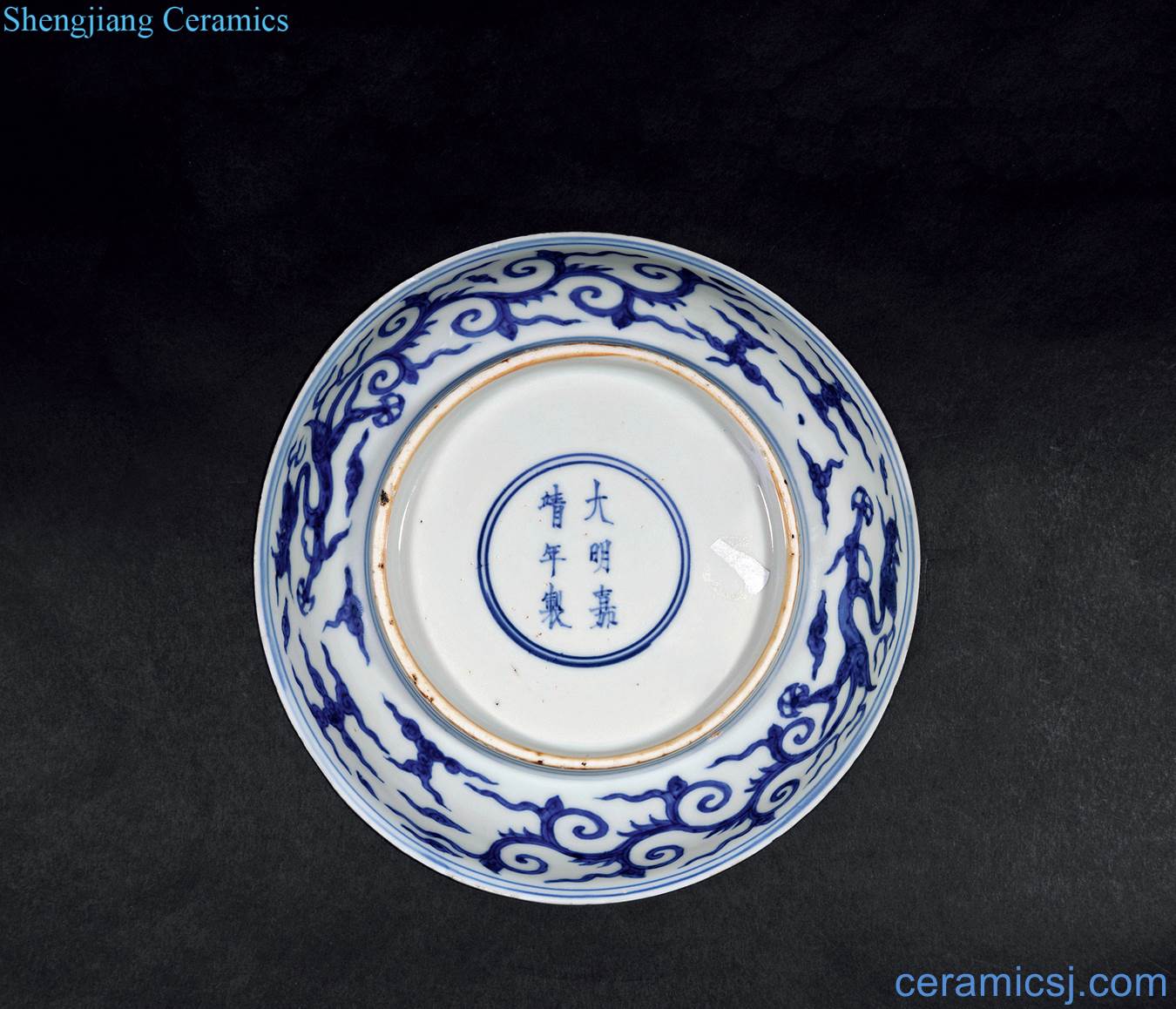 Ming jiajing In the blue and white flowers outside draw dragon pattern plate