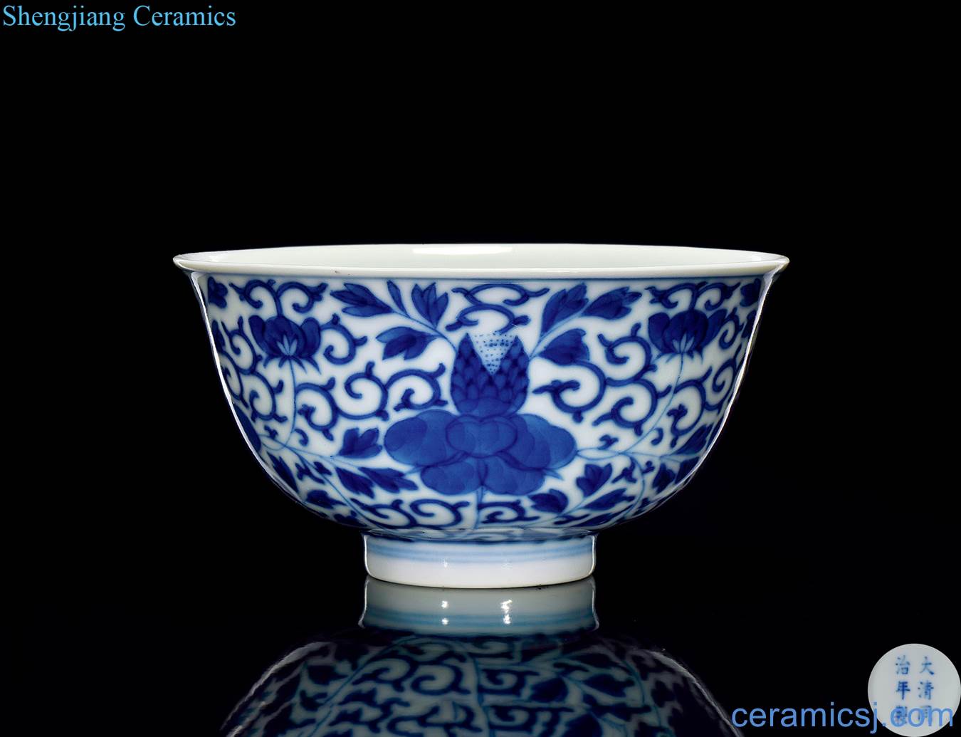 dajing Blue and white bowl bound branch decorative pattern