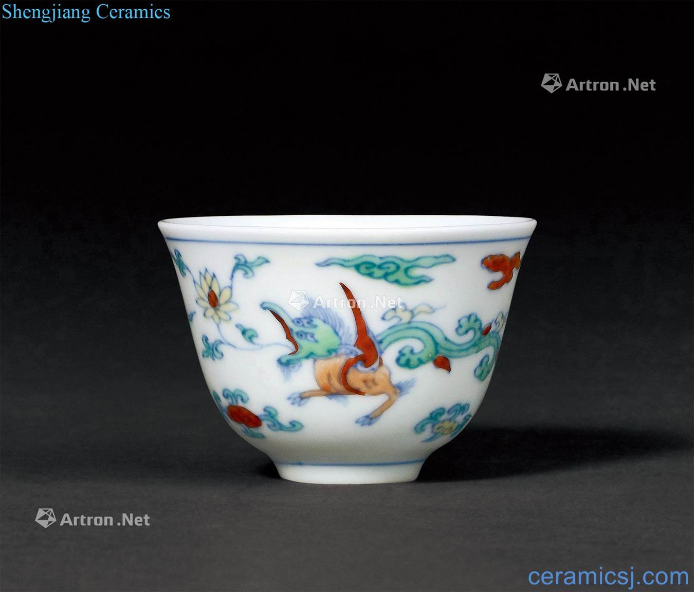 Qing yongzheng bucket wear flower dragon cup
